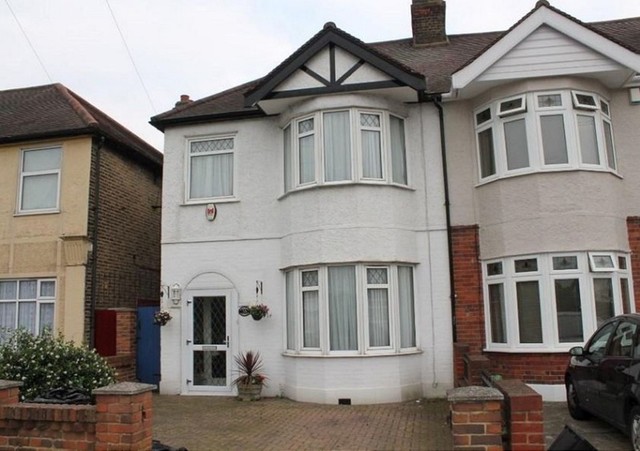  Image of 3 bedroom Terraced house to rent in Grove Road Chadwell Heath Romford RM6 at Grove Road  Chadwell Heath, RM6 4PD