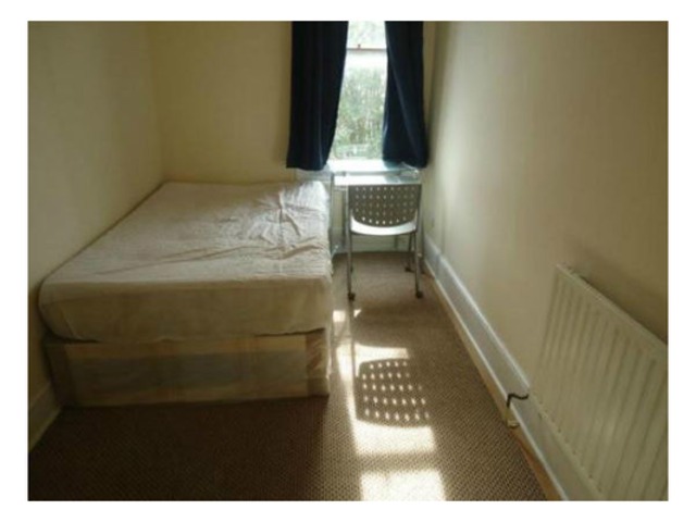  Image of 2 bedroom Flat to rent in Grove Road London E3 at Grove Road  Mile End, E3 5AX