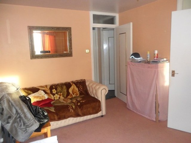  Image of 1 bedroom Flat to rent in Gurney Close Barking IG11 at GURNEY CLOSE  BARKING, IG11 8JX