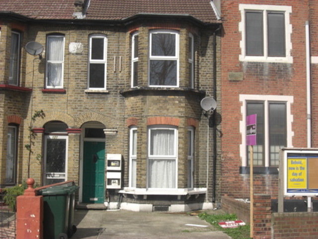  Image of 3 bedroom Flat to rent in Gurney Road London E15 at Gurney Road  Stratford, E15 1SL