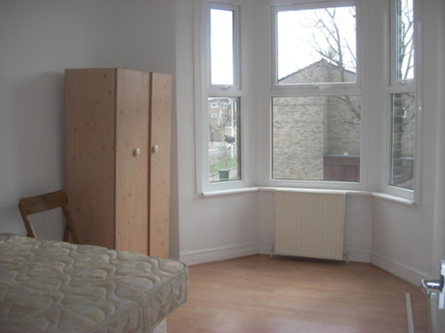  Image of 3 bedroom Flat to rent in Gurney Road London E15 at Gurney Road  Stratford, E15 1SL