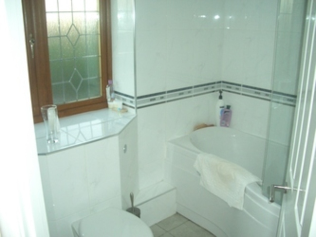  Image of 3 bedroom Detached house to rent in Goodmayes Road Goodmayes Ilford IG3 at Hainault New North Road Seven Kings, IG3 9UN
