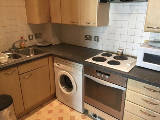  Image of 2 bedroom Apartment for sale in Hainault Street Ilford IG1 at Hainault Street  Ilford, IG1 4GZ