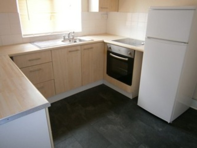  Image of 2 bedroom Flat to rent in Hall Gardens London E4 at Hall Gardens  Chingford, E4 8HR