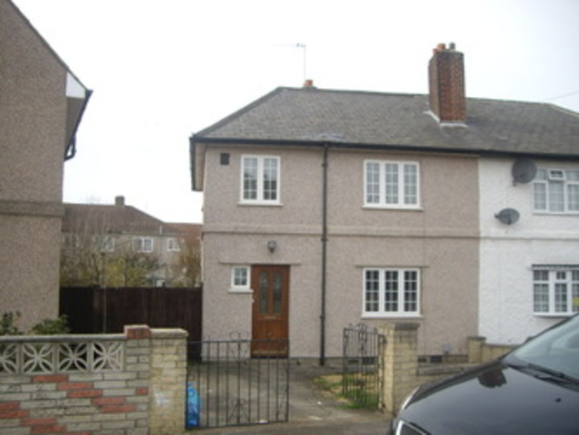  Image of 3 bedroom Semi-Detached house to rent in Hall Road Chadwell Heath Romford RM6 at Hall Road Chadwell heath Romford, RM6 4LJ