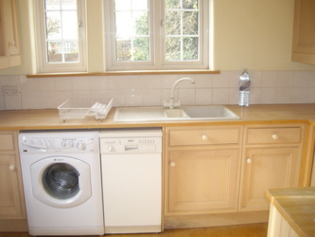  Image of 3 bedroom Semi-Detached house to rent in Hall Road Chadwell Heath Romford RM6 at Hall Road Chadwell heath Romford, RM6 4LJ