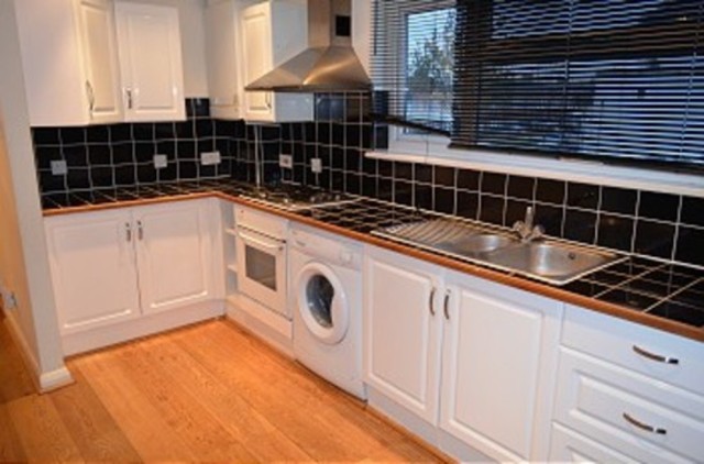  Image of 3 bedroom Detached house to rent in Hampden Way London N14 at Hampden Way  Southgate, N14 5AY
