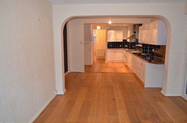  Image of 3 bedroom Detached house to rent in Hampden Way London N14 at Hampden Way  Southgate, N14 5AY