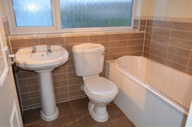  Image of 3 bedroom Detached house to rent in Hampden Way London N14 at Hampden Way  Southgate, N14 5AY