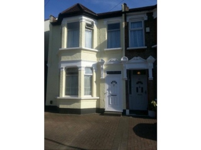  Image of 3 bedroom Detached house to rent in Hampton Road Ilford IG1 at Hampton RD  Ilford, IG1 1PT