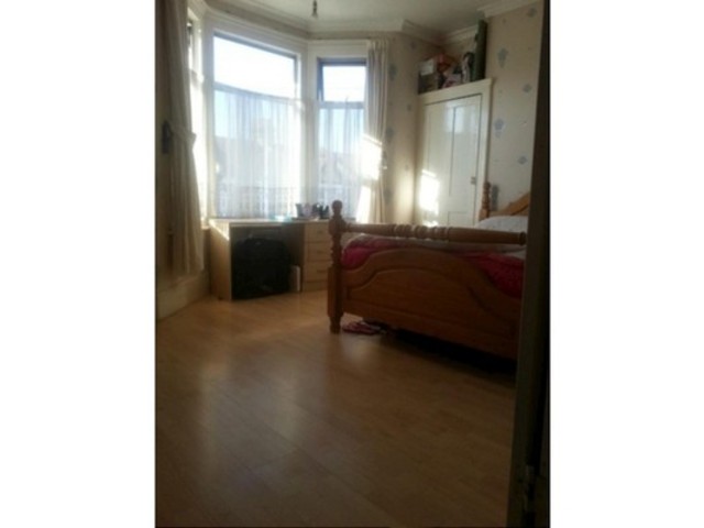  Image of 3 bedroom Detached house to rent in Hampton Road Ilford IG1 at Hampton RD  Ilford, IG1 1PT