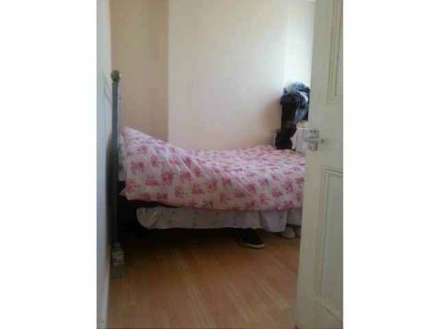  Image of 3 bedroom Detached house to rent in Hampton Road Ilford IG1 at Hampton RD  Ilford, IG1 1PT