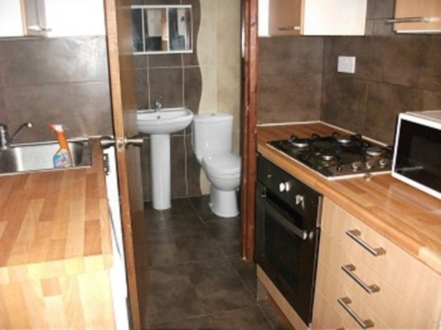  Image of 2 bedroom Flat to rent in Hampton Road Ilford IG1 at Hampton Road  ilford, IG1 1PN