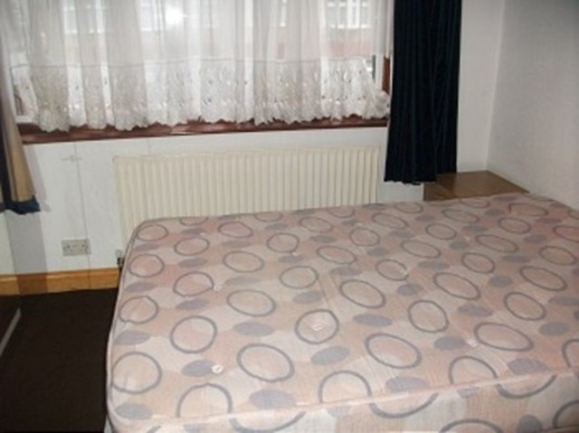  Image of 2 bedroom Flat to rent in Hampton Road Ilford IG1 at Hampton Road  ilford, IG1 1PN