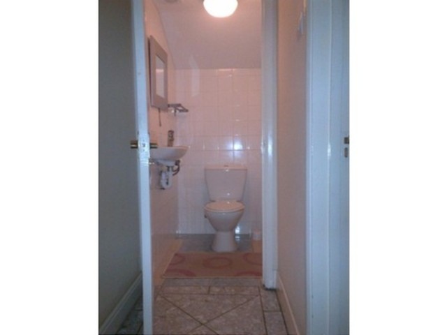  Image of 3 bedroom Terraced house to rent in Hanover Gardens Ilford IG6 at HANOVER GARDENS BARKINGSIDE ILFORD, IG6 2QZ