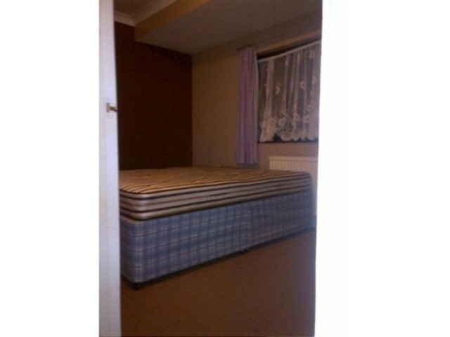  Image of 3 bedroom Terraced house to rent in Hanover Gardens Ilford IG6 at HANOVER GARDENS BARKINGSIDE ILFORD, IG6 2QZ