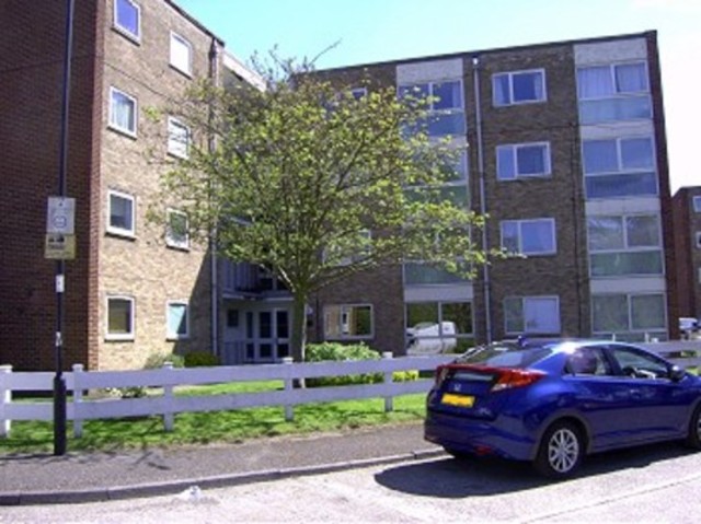  Image of 1 bedroom Flat to rent in Hansart Way Enfield EN2 at Hansart Way  Enfield, EN2 8NB