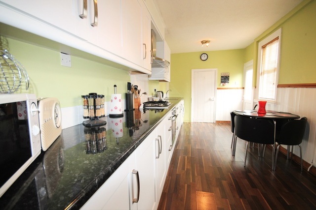  Image of 3 bedroom End of Terrace for sale in Hardwick Road Bedford MK42 at Beds  Bedford, MK42 9LF
