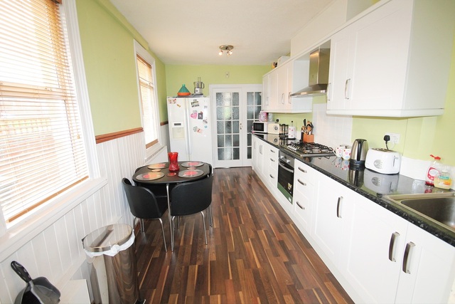  Image of 3 bedroom End of Terrace for sale in Hardwick Road Bedford MK42 at Beds  Bedford, MK42 9LF