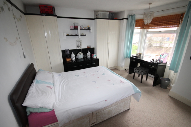  Image of 3 bedroom End of Terrace for sale in Hardwick Road Bedford MK42 at Beds  Bedford, MK42 9LF