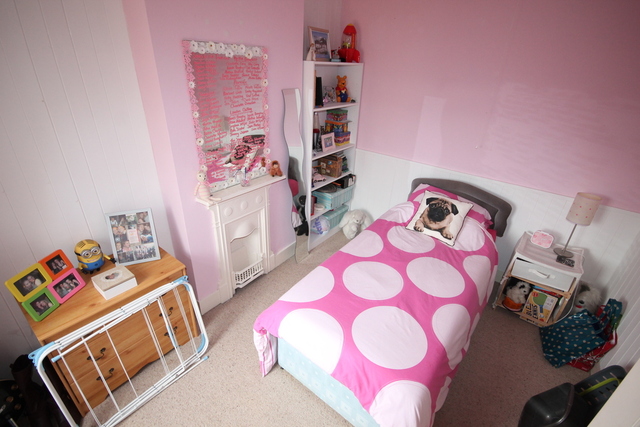  Image of 3 bedroom End of Terrace for sale in Hardwick Road Bedford MK42 at Beds  Bedford, MK42 9LF