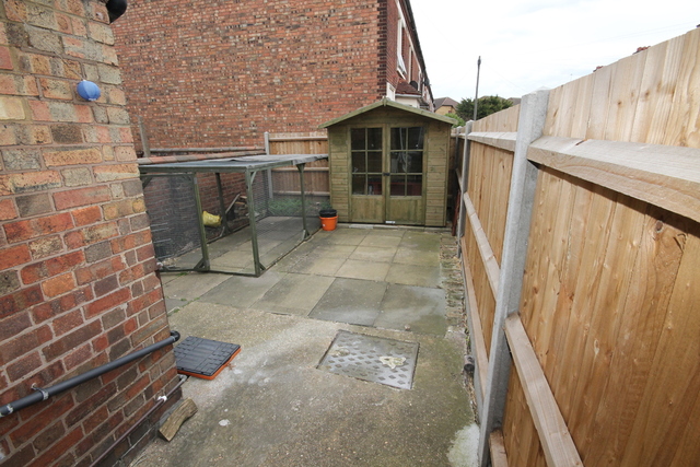  Image of 3 bedroom End of Terrace for sale in Hardwick Road Bedford MK42 at Beds  Bedford, MK42 9LF