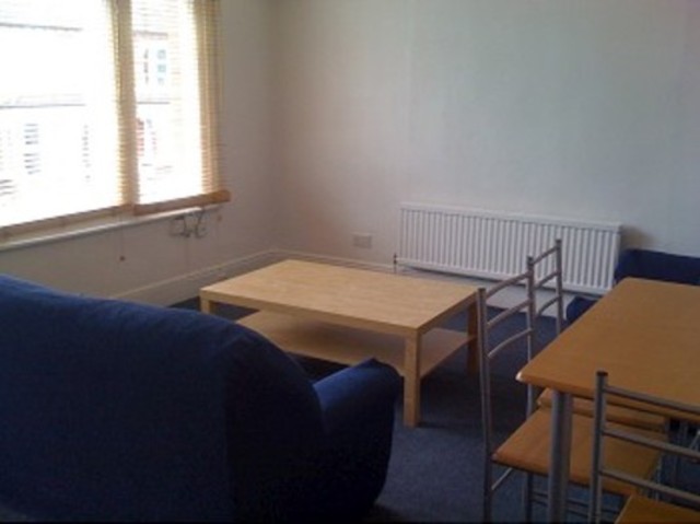  Image of 2 bedroom Flat to rent in Hardwicke Road London N13 at Hardwicke Road  Palmers Green, N13 4SL
