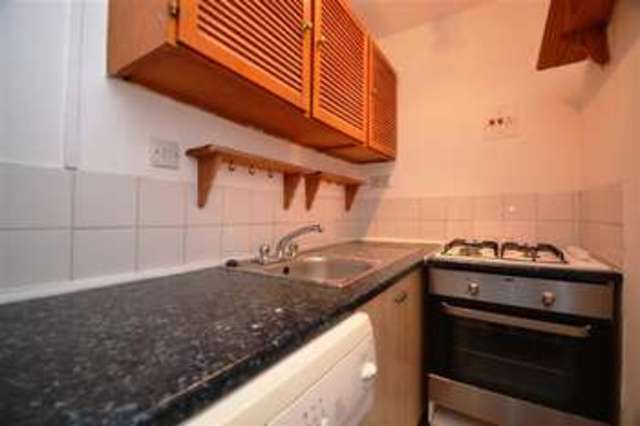  Image of 1 bedroom Apartment to rent in Hartfield Road London SW19 at Wimbledon, SW19 3TF