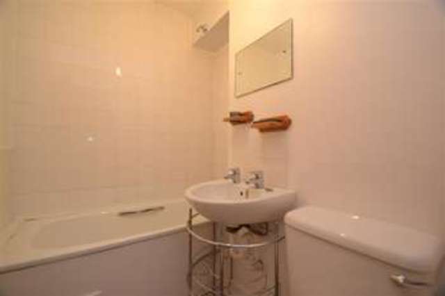 Image of 1 bedroom Apartment to rent in Hartfield Road London SW19 at Wimbledon, SW19 3TF
