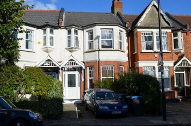  Image of 3 bedroom Flat to rent in Hazelwood Lane London N13 at Hazelwood Lane Palmers Green London, N13 5EZ