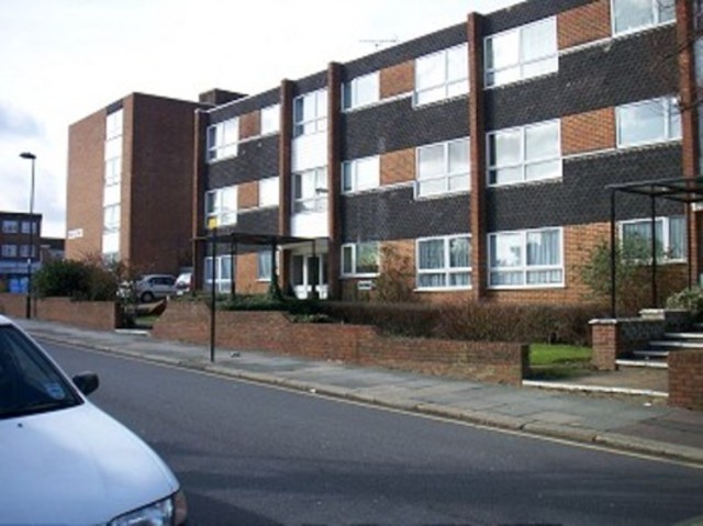  Image of 1 bedroom Flat to rent in Chase Side London N14 at Heathdene Chase Side Southgate, N14 5PR