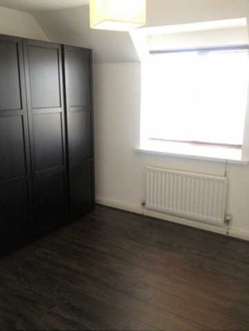  Image of 2 bedroom Flat to rent in Heathfield Park Drive Chadwell Heath Romford RM6 at Heathfield Park Drive  Marks Gate, RM6 4FB