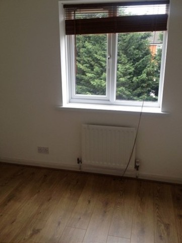  Image of 2 bedroom Flat to rent in Heathfield Park Drive Chadwell Heath Romford RM6 at Heathfield Park Drive  Marks Gate, RM6 4FB