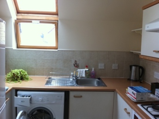  Image of 2 bedroom Flat to rent in Heathfield Park Drive Chadwell Heath Romford RM6 at Heathfield Park Drive  Marks Gate, RM6 4FB