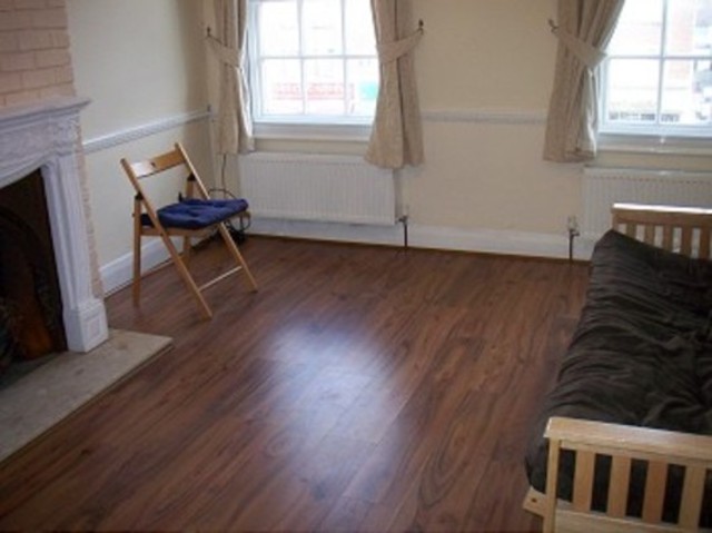  Image of 3 bedroom Flat to rent in Cockfosters Road Cockfosters Barnet EN4 at Heddon Court Cockfosters Road Cockfosters, EN4 0DE