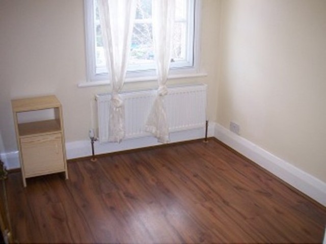  Image of 3 bedroom Flat to rent in Cockfosters Road Cockfosters Barnet EN4 at Heddon Court Cockfosters Road Cockfosters, EN4 0DE
