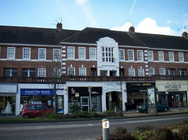  Image of 3 bedroom Flat to rent in Cockfosters Road Cockfosters Barnet EN4 at Heddon Court Cockfosters Road Cockfosters, EN4 0DE