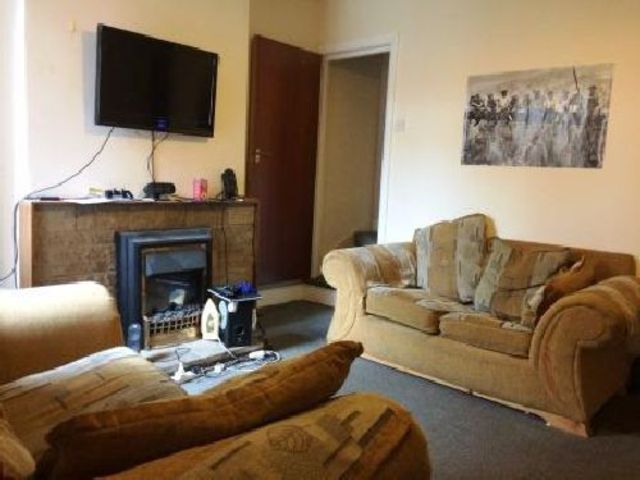  Image of 4 bedroom House Share to rent in Heeley Road Selly Oak Birmingham B29 at Selly Oak West Midlands Selly Oak, B29 6EL