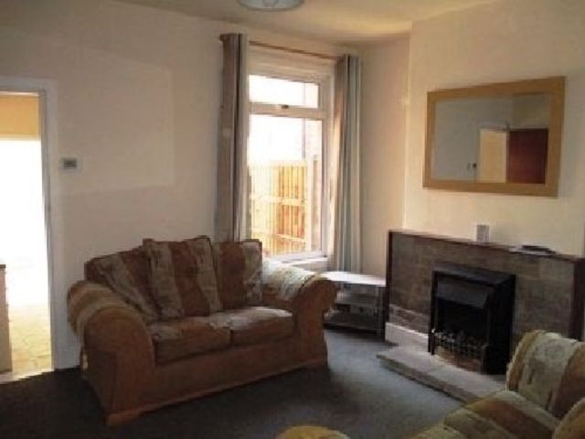  Image of 4 bedroom House Share to rent in Heeley Road Selly Oak Birmingham B29 at Selly Oak West Midlands Selly Oak, B29 6EL