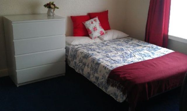 Image of 4 bedroom House Share to rent in Heeley Road Selly Oak Birmingham B29 at Selly Oak West Midlands Selly Oak, B29 6EN