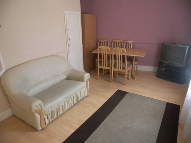  Image of 2 bedroom End of Terrace to rent in Helena Road London E13 at Helena Road Plaistow London, E13 0DU