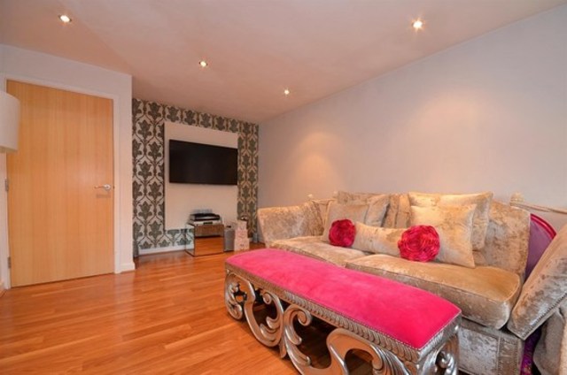  Image of 1 bedroom Flat to rent in Herent Drive Clayhall Ilford IG5 at HERENT DRIVE  GANTS HILL, IG5 0HA