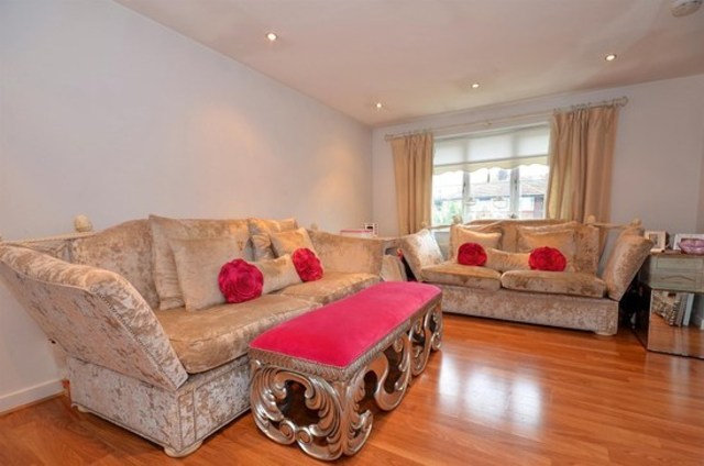  Image of 1 bedroom Flat to rent in Herent Drive Clayhall Ilford IG5 at HERENT DRIVE  GANTS HILL, IG5 0HA