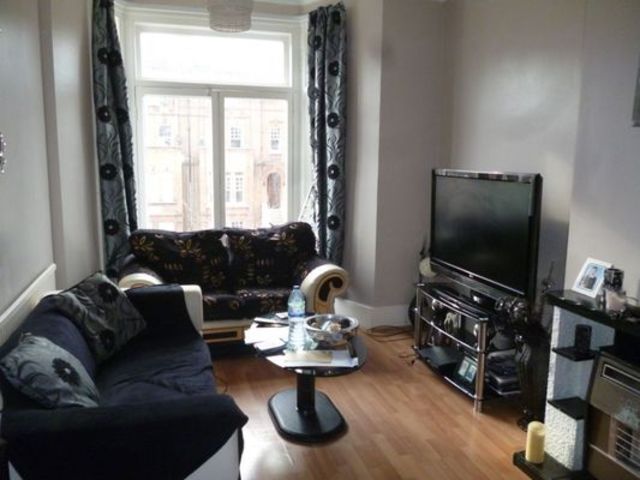  Image of 1 bedroom Flat to rent in Hermon Hill London E11 at Hermon Hill  Wanstead, E11 2AR