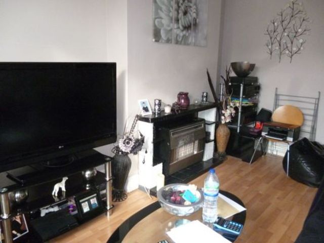  Image of 1 bedroom Flat to rent in Hermon Hill London E11 at Hermon Hill  Wanstead, E11 2AR