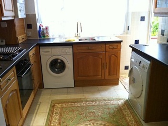  Image of 3 bedroom Flat to rent in Green Lanes London N13 at Hertford Court Green Lanes Palmers Green, N13 4DD