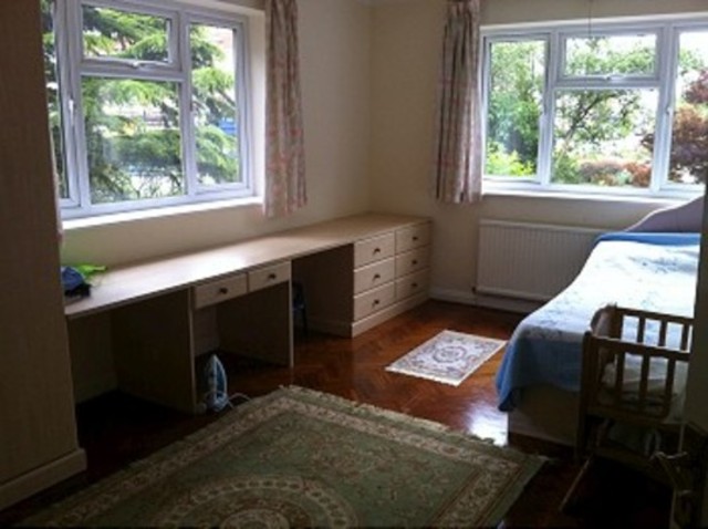  Image of 3 bedroom Flat to rent in Green Lanes London N13 at Hertford Court Green Lanes Palmers Green, N13 4DD