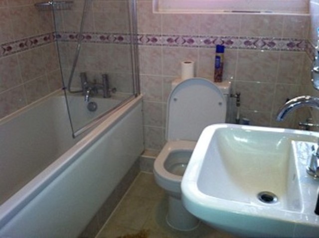  Image of 3 bedroom Flat to rent in Green Lanes London N13 at Hertford Court Green Lanes Palmers Green, N13 4DD