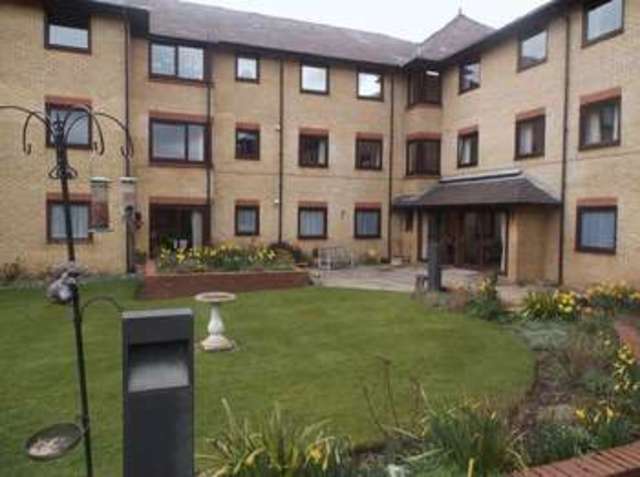  Image of 2 bedroom Flat for sale in Billy Lows Lane Potters Bar EN6 at Billy Lows Lane  Potters Bar, EN6 1XW