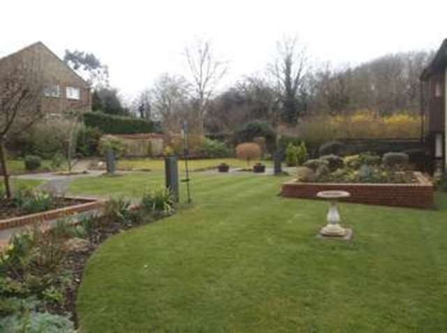  Image of 2 bedroom Flat for sale in Billy Lows Lane Potters Bar EN6 at Billy Lows Lane  Potters Bar, EN6 1XW